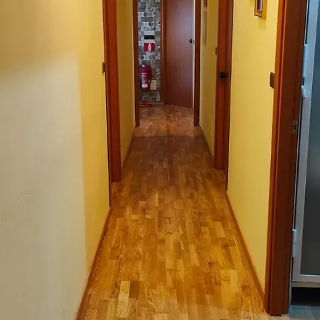 House Fenicia 招待所 *